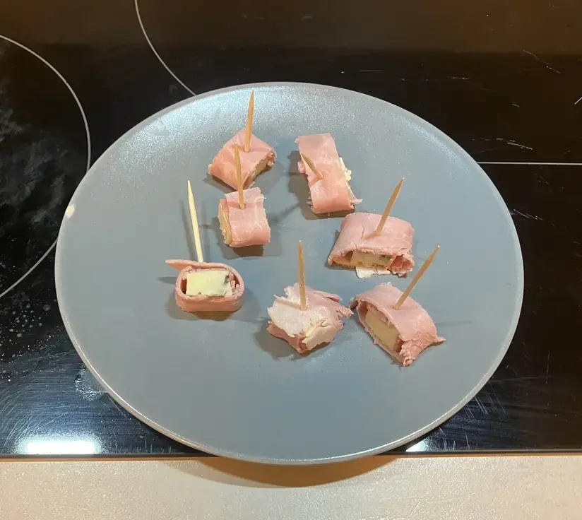 Roulés de jambon au fromage coupés en bouchées
