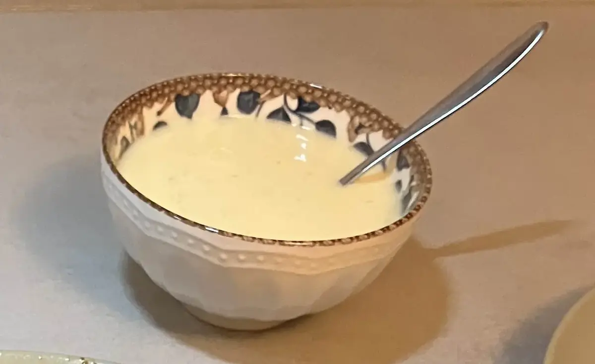 Sauce crémeuse au cantal ou comté servie chaude